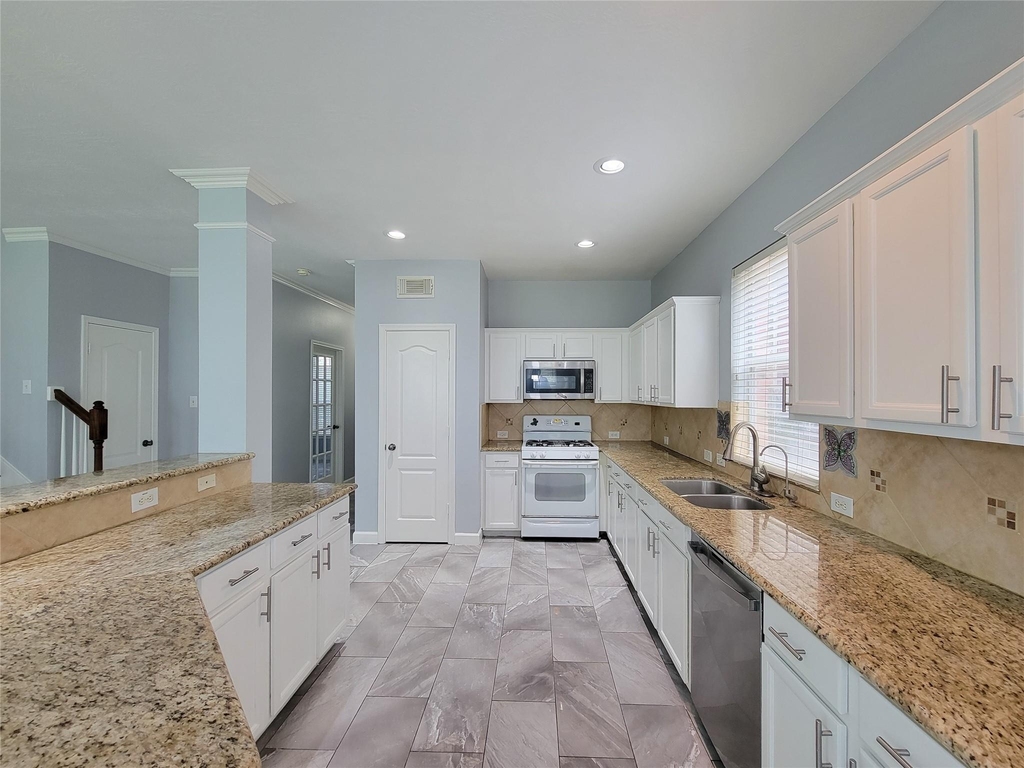 7506 Boxwood Ridge Lane - Photo 14