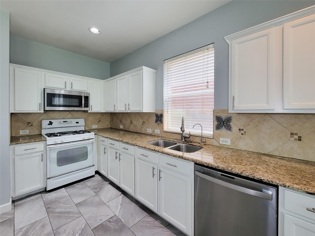 7506 Boxwood Ridge Lane - Photo 16