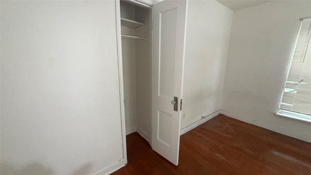 1842 W Main Street - Photo 2