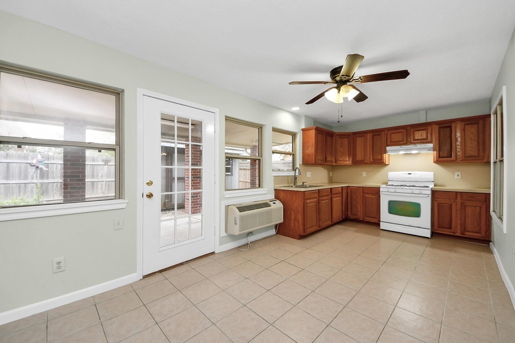 1103 Lake Shore Drive - Photo 25