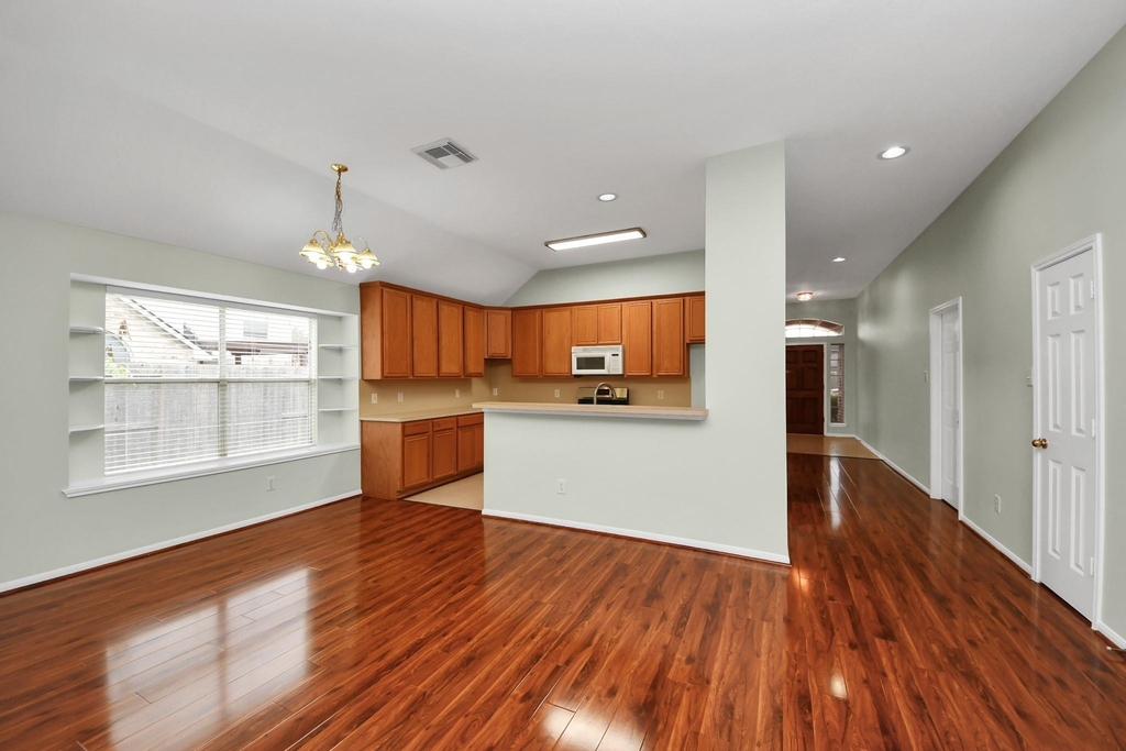 1103 Lake Shore Drive - Photo 6
