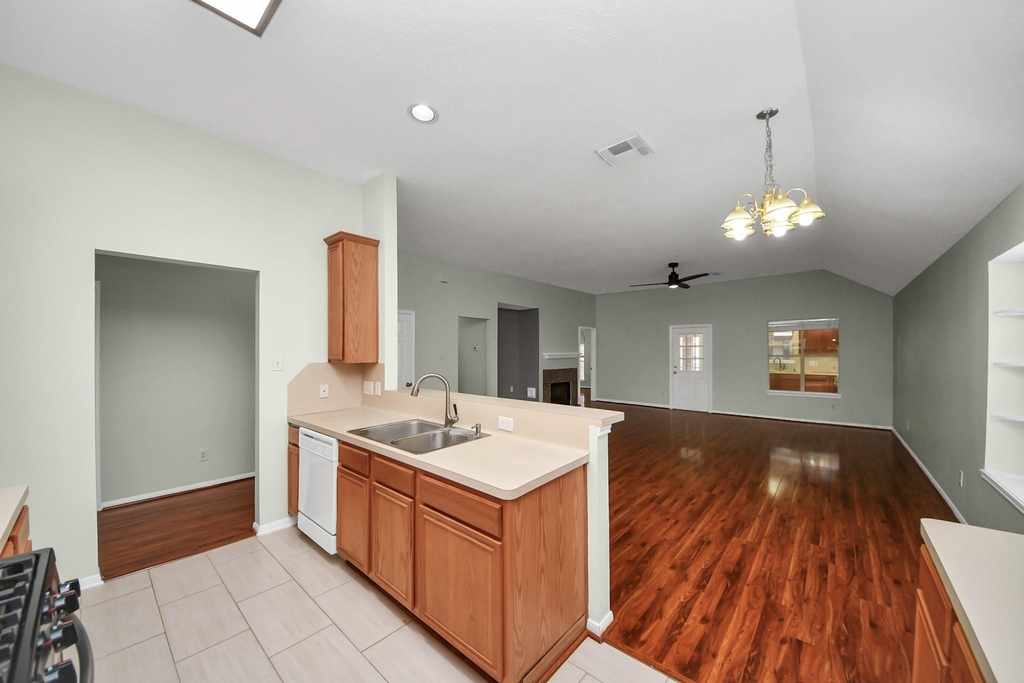 1103 Lake Shore Drive - Photo 5