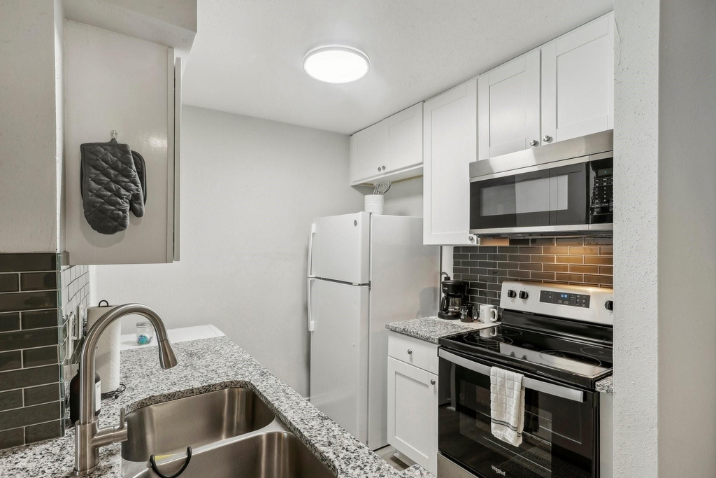 13151 Walden Road - Photo 7