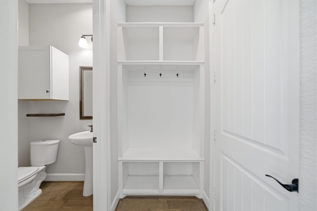 10009 Granary Drive - Photo 3