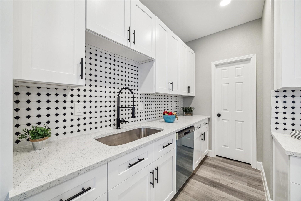 980 Randolph Street - Photo 6