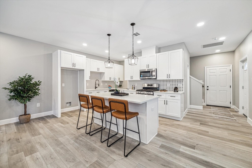 980 Randolph Street - Photo 4