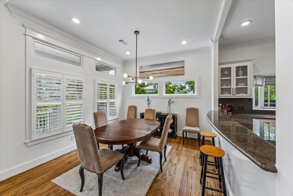 315 W 15th Street - Photo 3