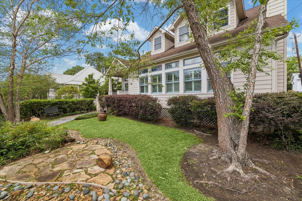 315 W 15th Street - Photo 27