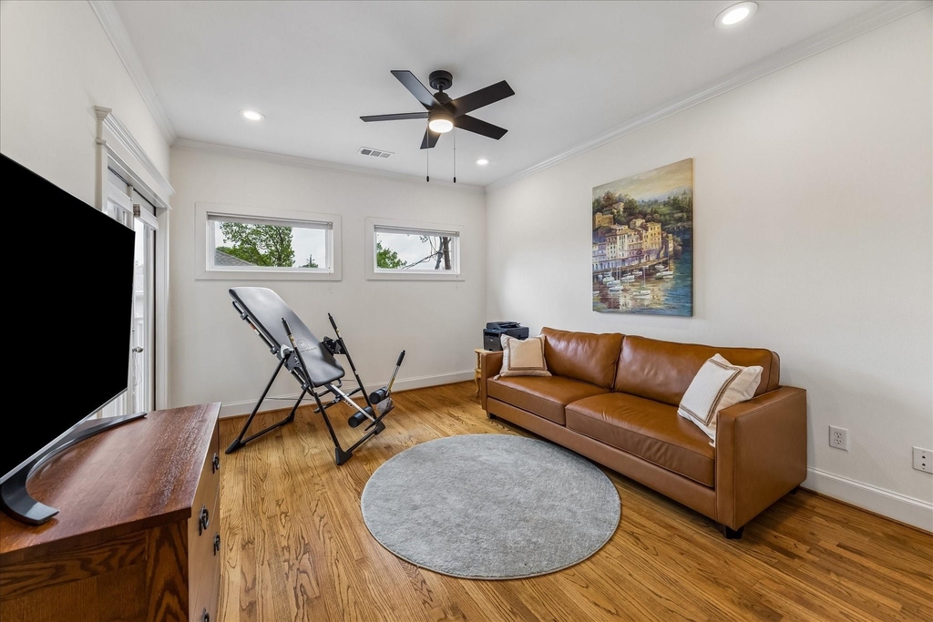 315 W 15th Street - Photo 10