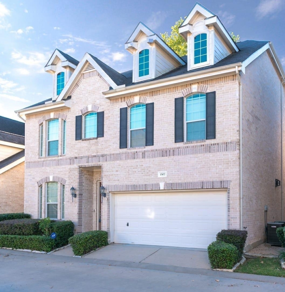 1507 Shady Villa Manner - Photo 0