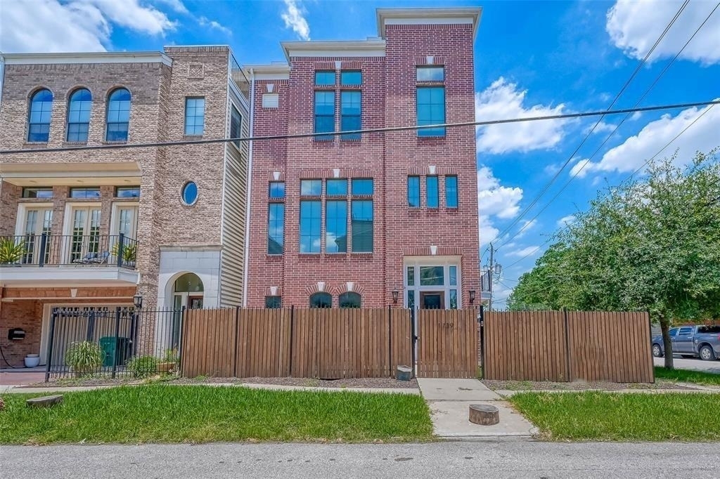 1739 Oakdale Street - Photo 1