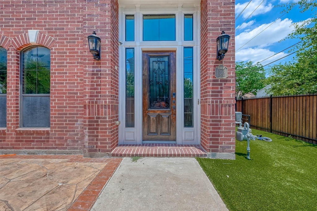 1739 Oakdale Street - Photo 3