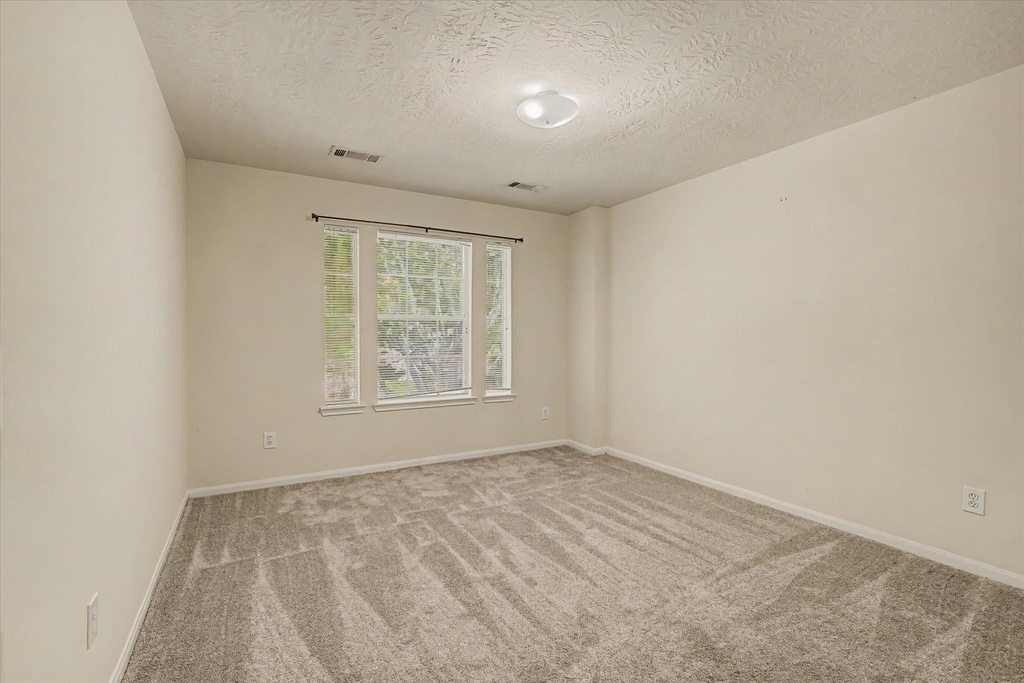 10840 Sycamore Drive N - Photo 35