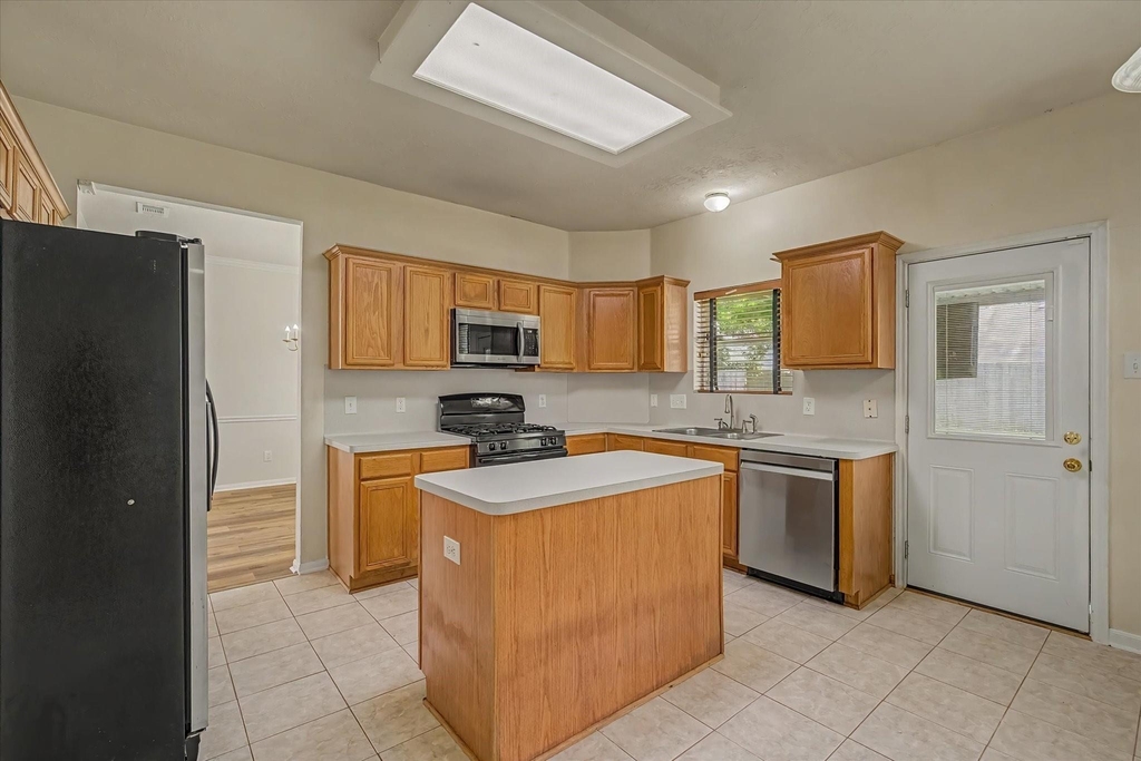 10840 Sycamore Drive N - Photo 14