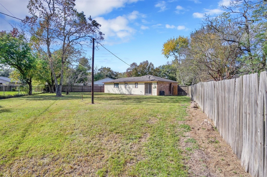 1018 Surrey Court - Photo 25