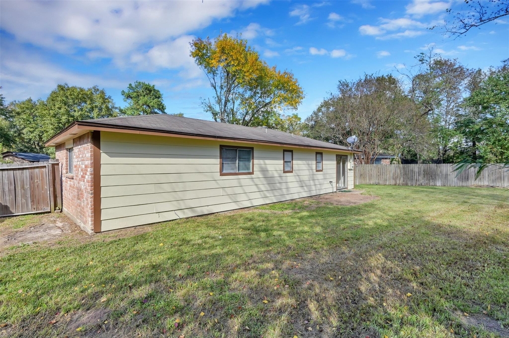 1018 Surrey Court - Photo 27