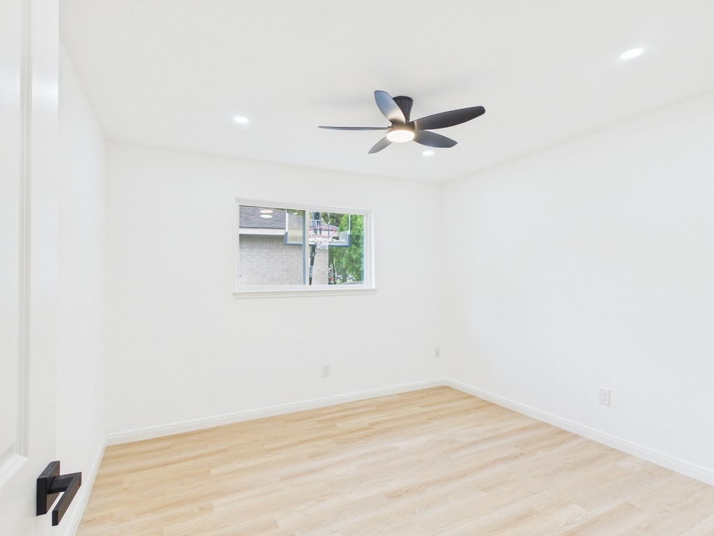 2002 Jones Street - Photo 10