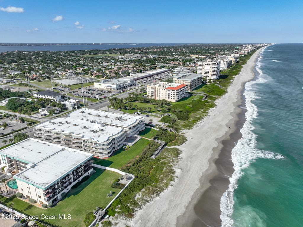 601 N Miramar Avenue - Photo 1