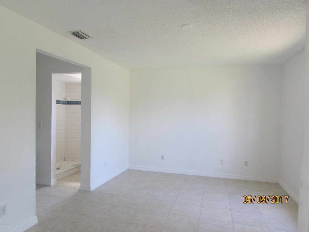 407 Delmonico Street Ne - Photo 4