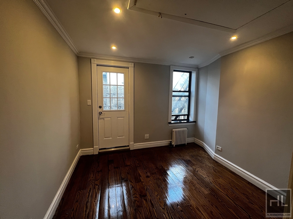 East 5 Street - Photo 2