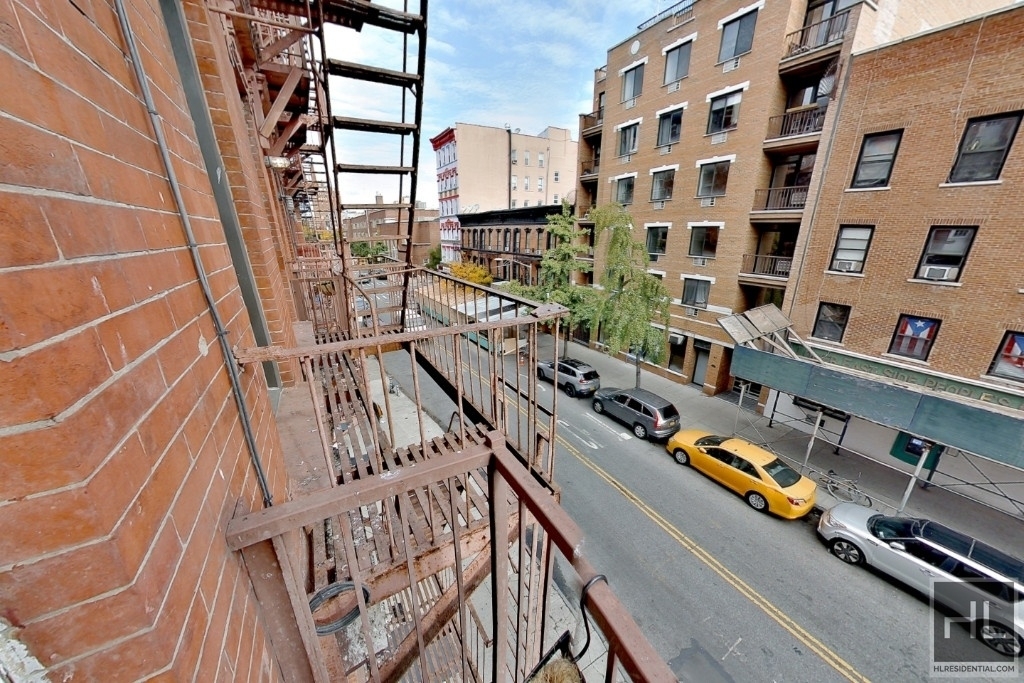 Avenue B - Photo 5