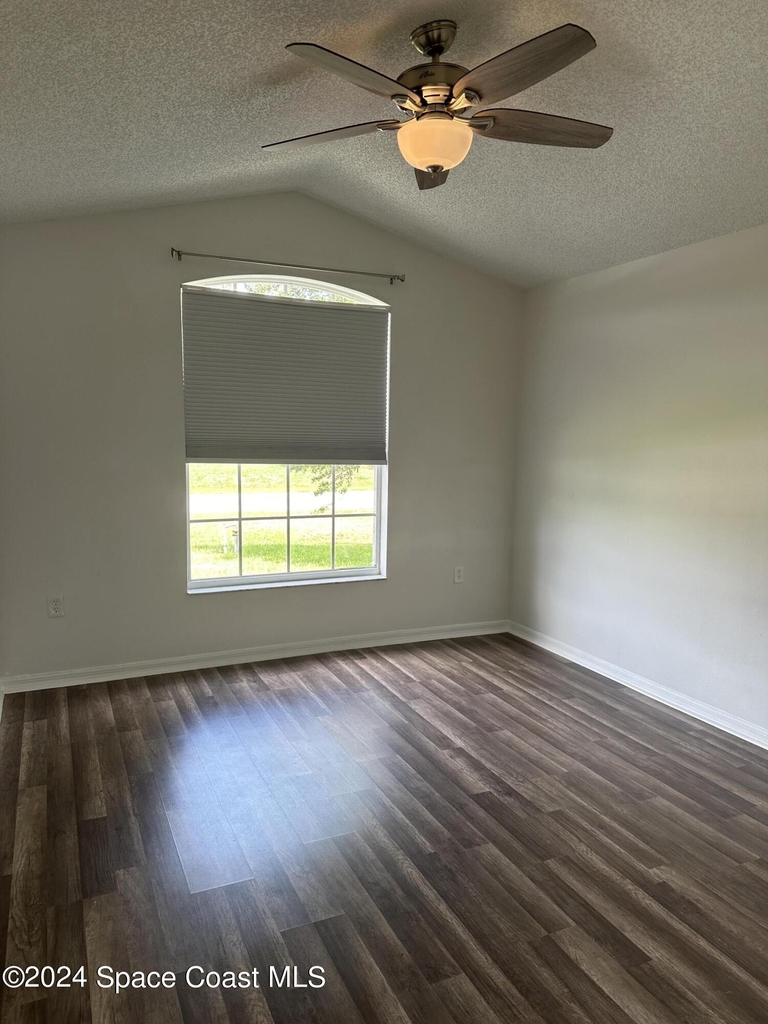 3127 Lowry Boulevard Se - Photo 8