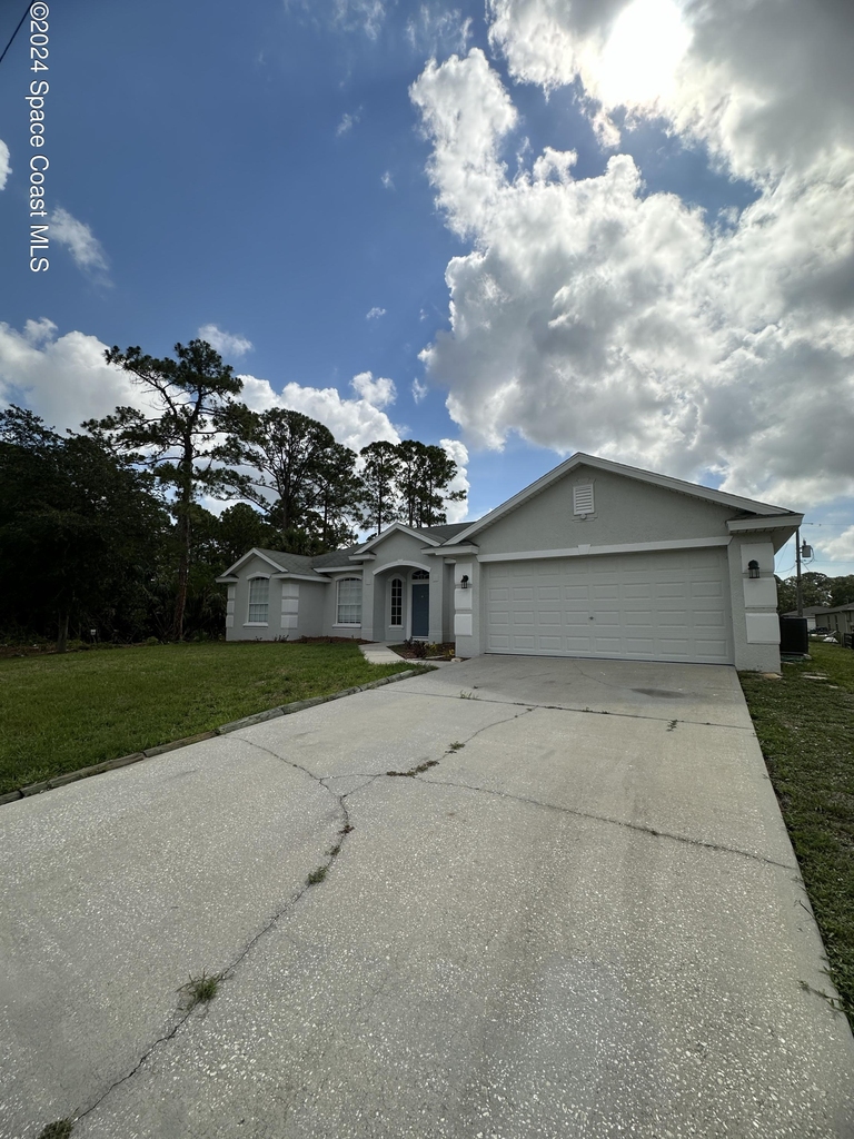 3127 Lowry Boulevard Se - Photo 0