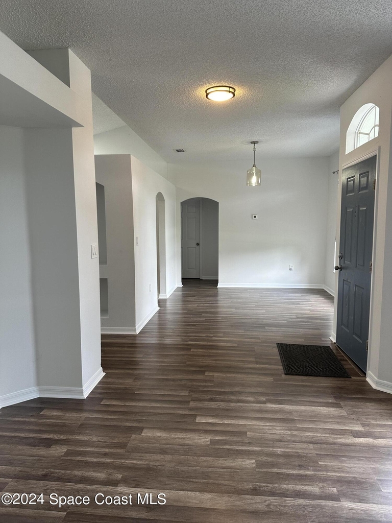 3127 Lowry Boulevard Se - Photo 2
