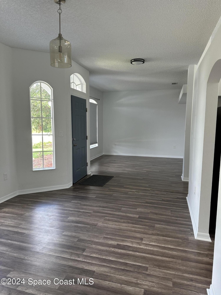 3127 Lowry Boulevard Se - Photo 1