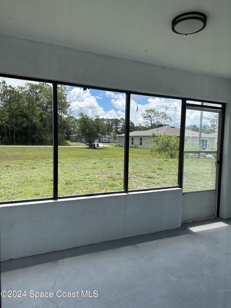 3127 Lowry Boulevard Se - Photo 9