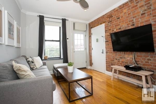 Essex Street - Photo 1