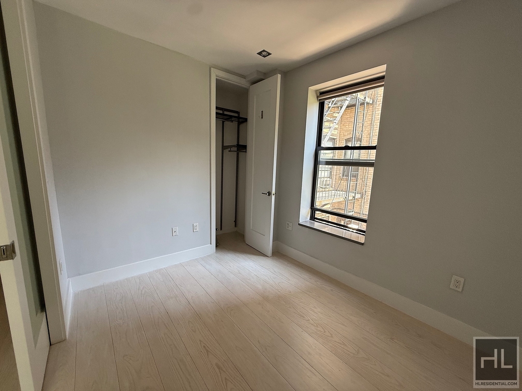 Stanton Street - Photo 1