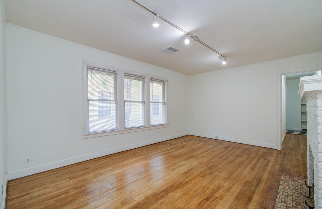 1428 Wentworth Street - Photo 9