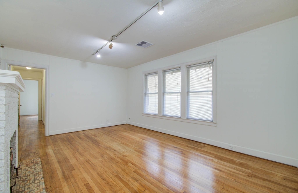 1428 Wentworth Street - Photo 12