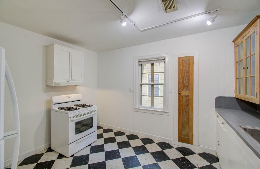 1428 Wentworth Street - Photo 7