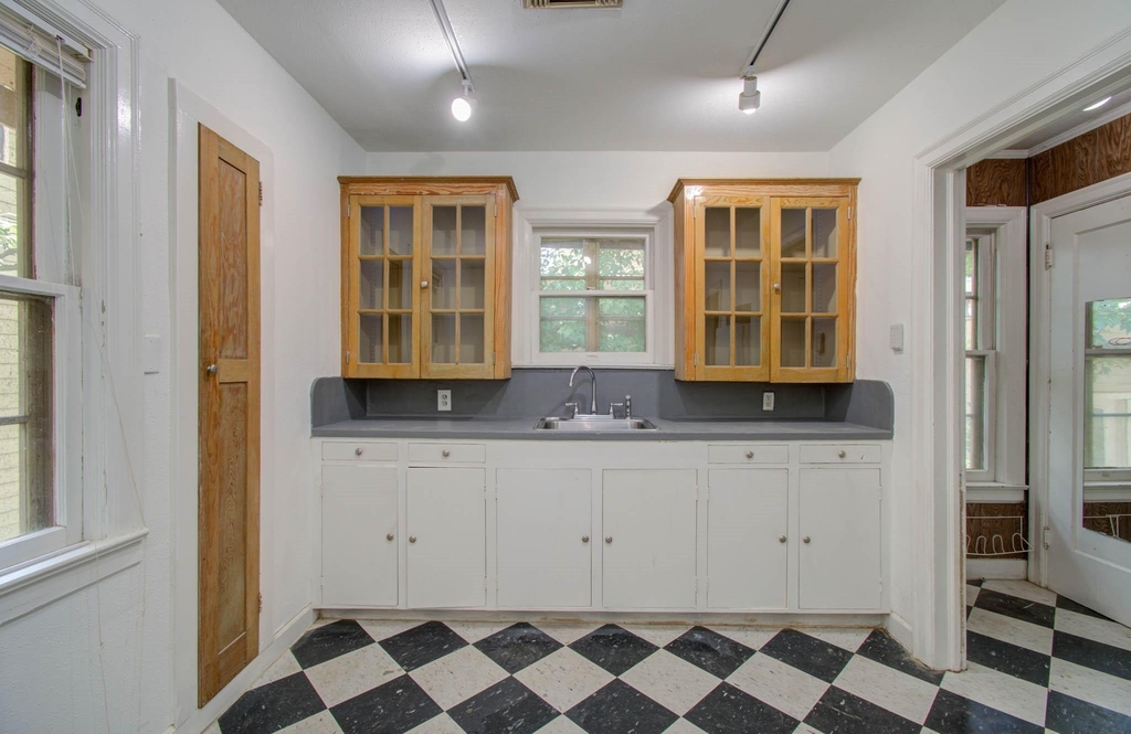1428 Wentworth Street - Photo 3