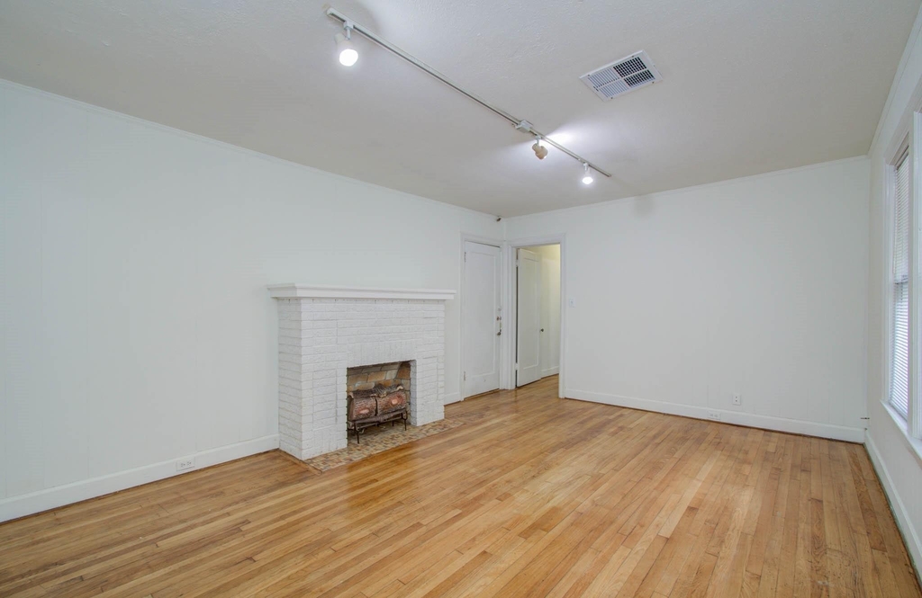 1428 Wentworth Street - Photo 11