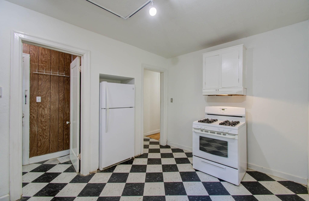 1428 Wentworth Street - Photo 6