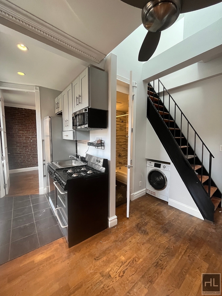 East 13th Street - Photo 4