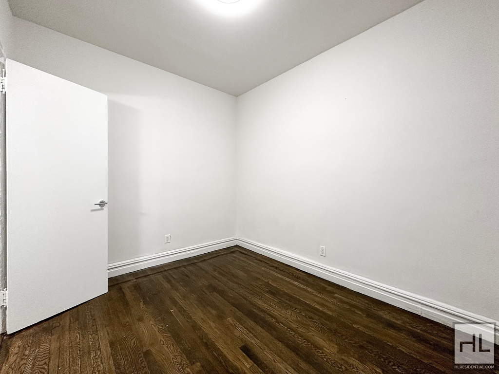 East 91 Street - Photo 3