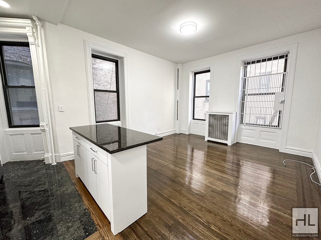 East 91 Street - Photo 0