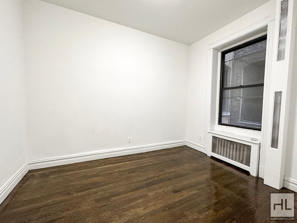East 91 Street - Photo 2
