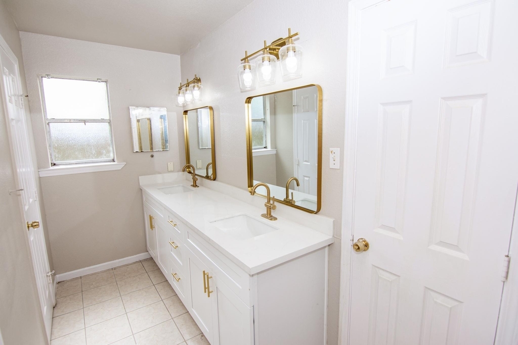2611 Ashington Drive - Photo 5