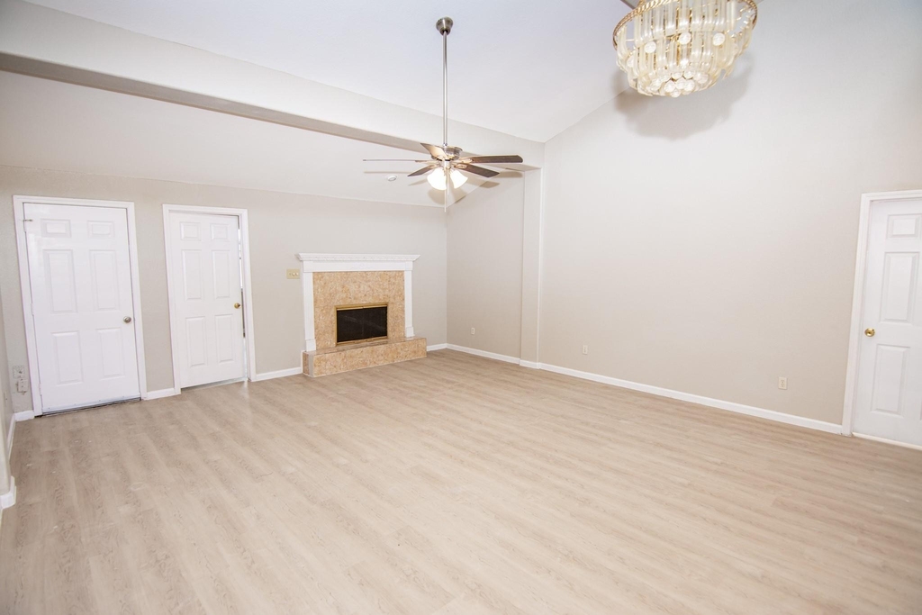 2611 Ashington Drive - Photo 3