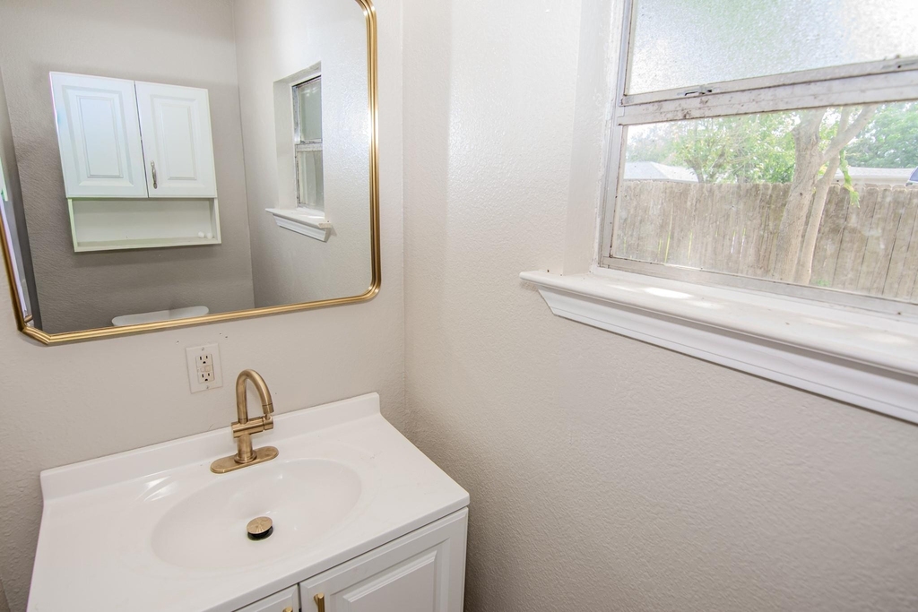 2611 Ashington Drive - Photo 9