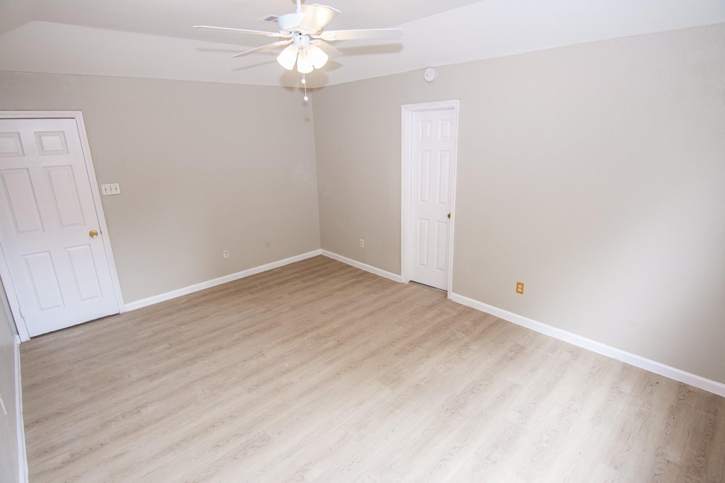 2611 Ashington Drive - Photo 4