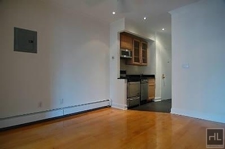 Avenue B - Photo 1