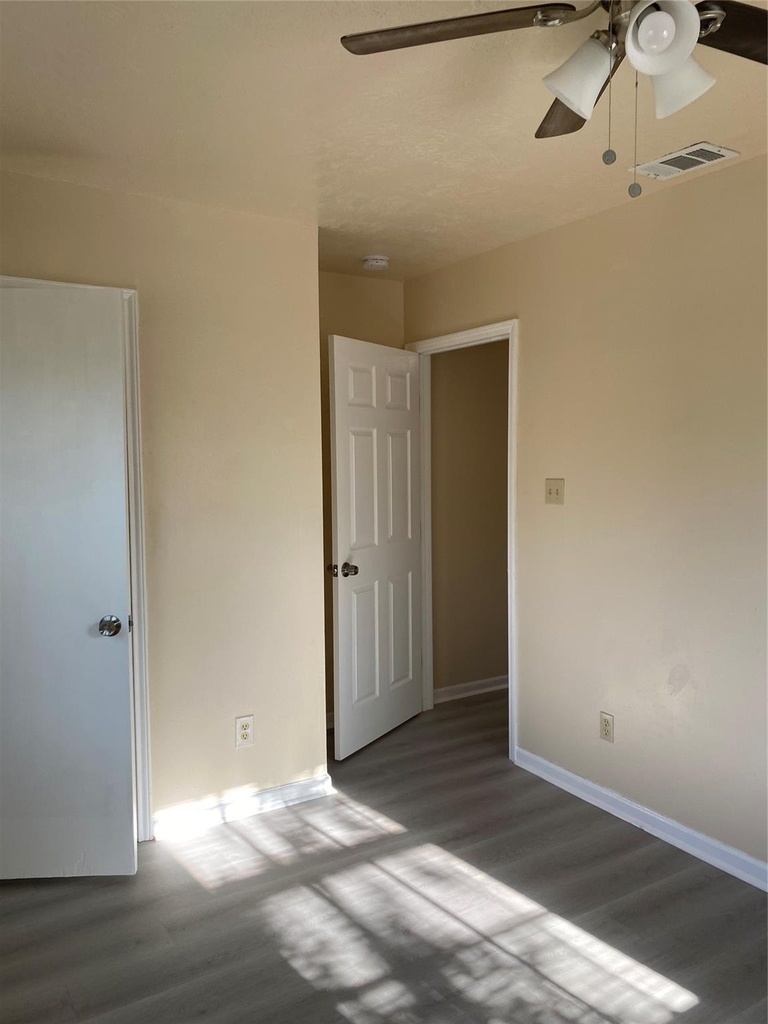 4415 Groton Drive - Photo 4