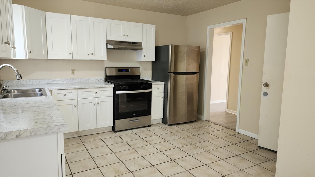 4415 Groton Drive - Photo 2