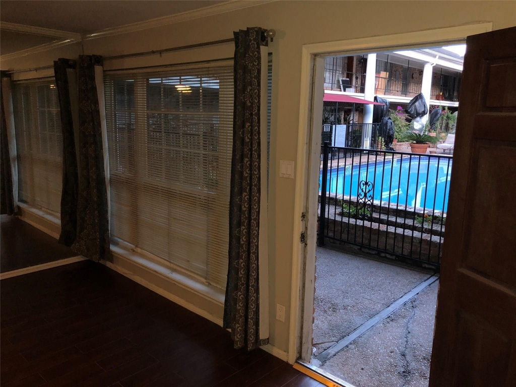 2507 Montrose Boulevard - Photo 3